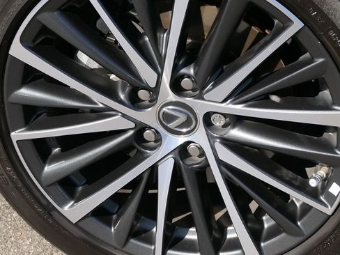 Used 2025 Lexus ES 300h w/ Premium Package image 10