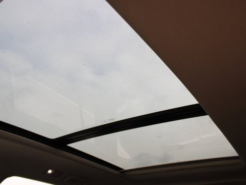 Certified 2022 Volkswagen Atlas SEL R-Line image 20