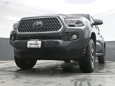 Used 2019 Toyota Tacoma TRD Sport AWD/4WD image 25