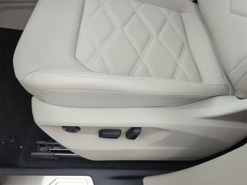 New 2025 Volkswagen Atlas SE image 30