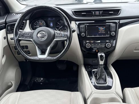 Used 2022 Nissan Rogue Sport SV w/ Technology Package image 8