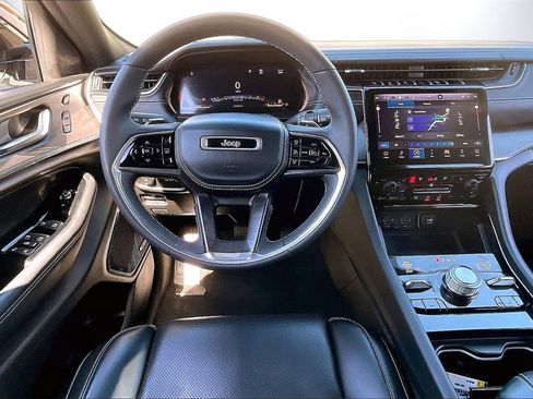 Certified 2023 Jeep Grand Cherokee Overland w/ Luxury Tech Group IV image 12