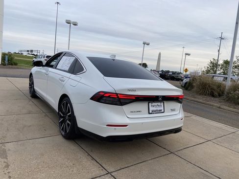 Used 2023 Honda Accord Touring image 9
