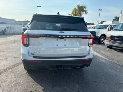 Used 2026 Ford Explorer Active AWD/4WD image 4