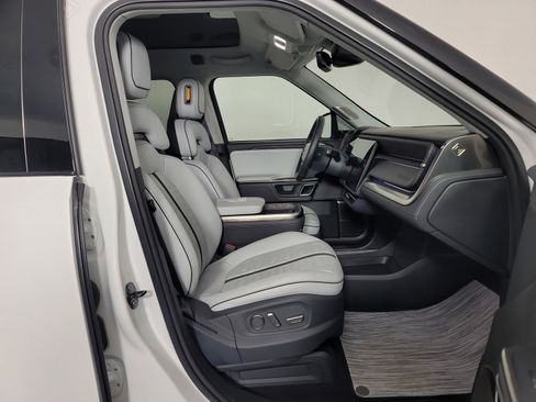 Used 2022 Rivian R1T Adventure image 23