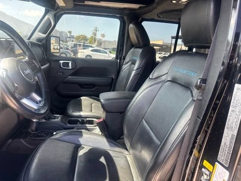Used 2022 Jeep Wrangler Unlimited Rubicon 4xe w/ Cold Weather Group AWD/4WD image 9