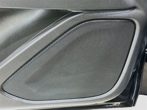 Used 2023 GMC Terrain SLT image 18