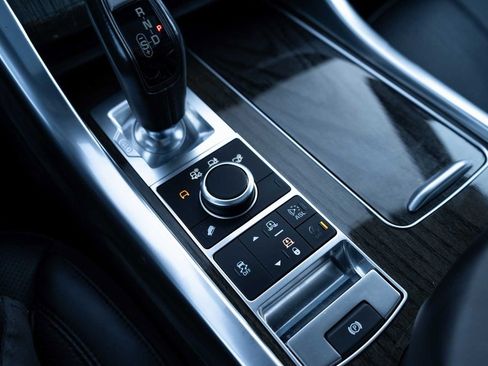Used 2016 Land Rover Range Rover Sport HSE image 18
