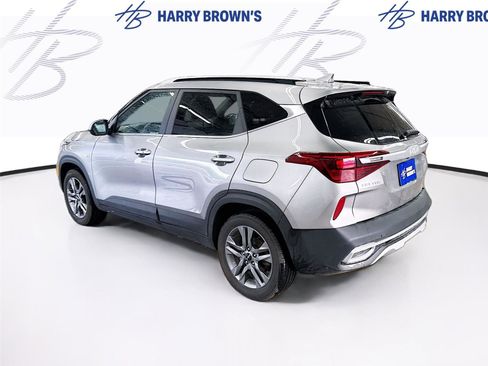 Used 2023 Kia Seltos S AWD/4WD image 2