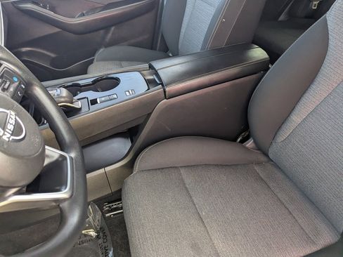 Certified 2023 Nissan Rogue SV image 18