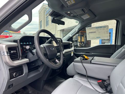 New 2026 Ford F550 4x4 Regular Cab Super Duty image 24