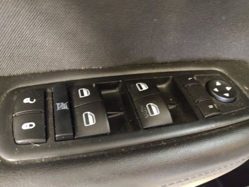 Used 2015 Chrysler 200 Limited FWD image 27