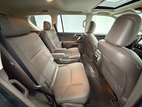 Used 2017 Lexus GX 460 Luxury w/ Preferred Accessory Package AWD/4WD image 20