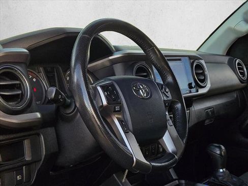 Used 2018 Toyota Tacoma SR5 image 10