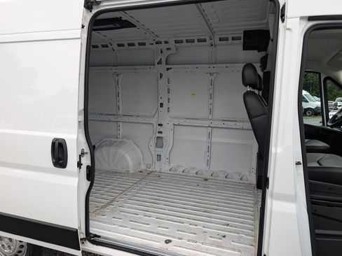 Used 2024 RAM ProMaster 2500 w/ Convenience Group FWD image 11