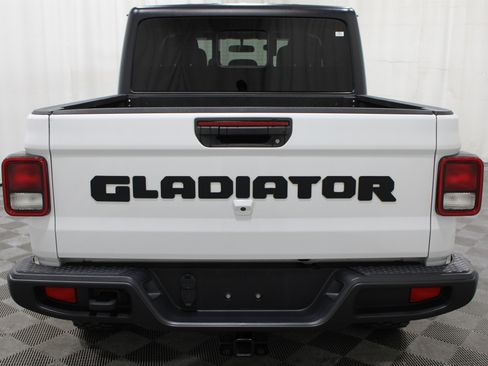 Used 2021 Jeep Gladiator Sport AWD/4WD image 29