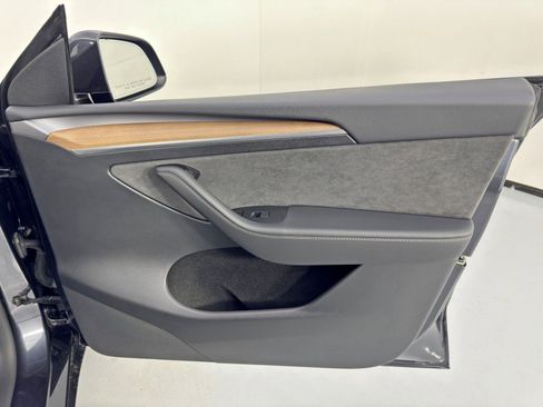 Used 2024 Tesla Model Y Performance image 46