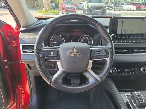 Used 2024 Mitsubishi Outlander SE image 25