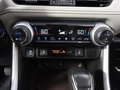 Used 2021 Toyota RAV4 Limited AWD/4WD image 31