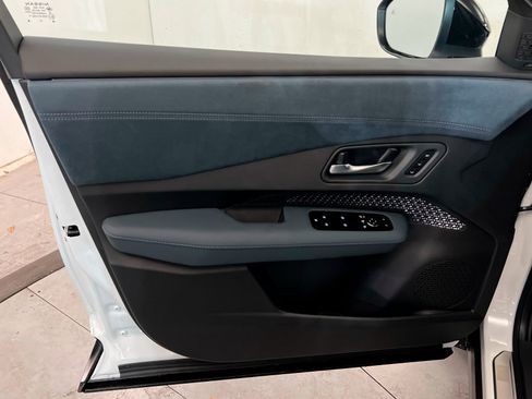 New 2025 Nissan Ariya Platinum image 14