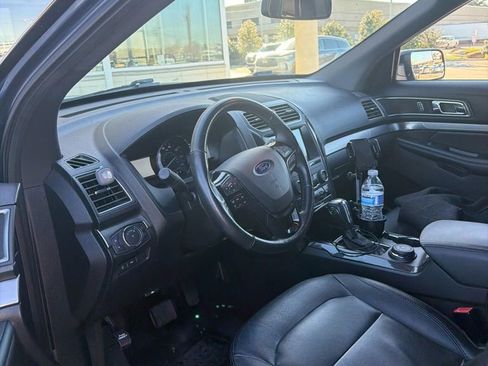 Used 2018 Ford Explorer XLT w/ Equipment Group 202A image 11
