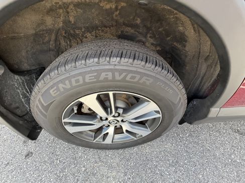 Used 2018 Toyota RAV4 XLE FWD image 33