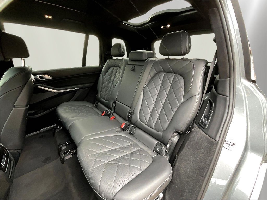 Used 2024 BMW X7 xDrive40i w/ M Sport Package AWD/4WD image 22