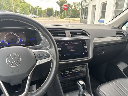 Used 2024 Volkswagen Tiguan SE image 20
