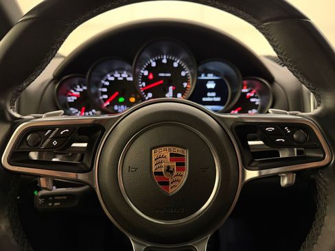 Used 2018 Porsche Cayenne Platinum Edition AWD/4WD image 11