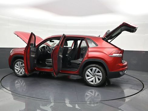 Used 2022 Volkswagen Atlas Cross Sport SE w/ Panoramic Sunroof Package image 34