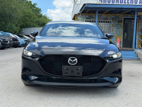 Used 2020 MAZDA MAZDA3 Hatchback w/ Preferred Package FWD image 2