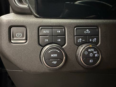 Used 2023 Chevrolet Silverado 1500 RST w/ Z71 Off-Road Package AWD/4WD image 15
