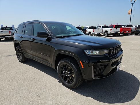 New 2026 Jeep Grand Cherokee Altitude RWD image 10