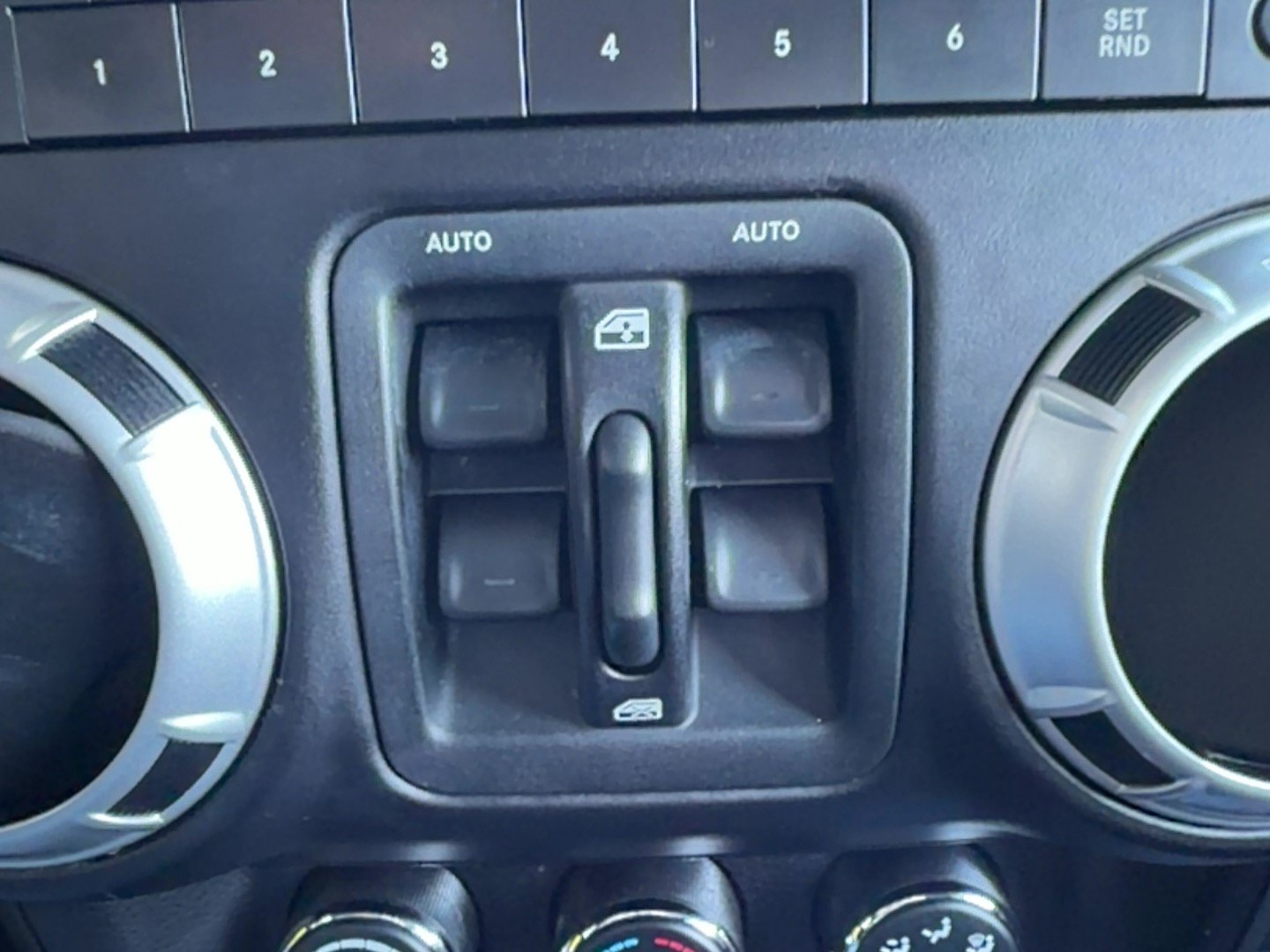 Used 2012 Jeep Wrangler Unlimited Sahara w/ Connectivity Group AWD/4WD image 12
