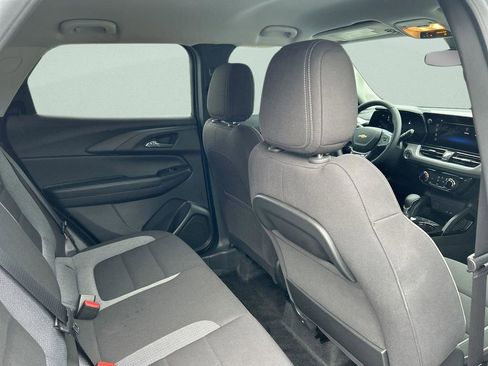 Used 2024 Chevrolet TrailBlazer LT w/ LT Cold Weather Package FWD image 19