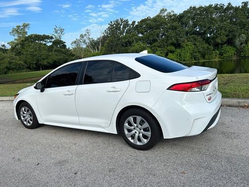 Used 2021 Toyota Corolla LE FWD image 4