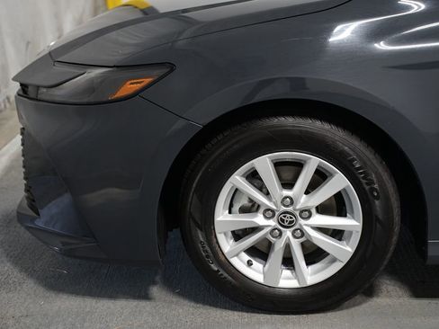 Used 2025 Toyota Camry LE FWD image 5