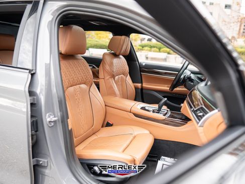 Used 2022 BMW 750i xDrive xDrive M SPORT LINE w/ Executive Package image 17