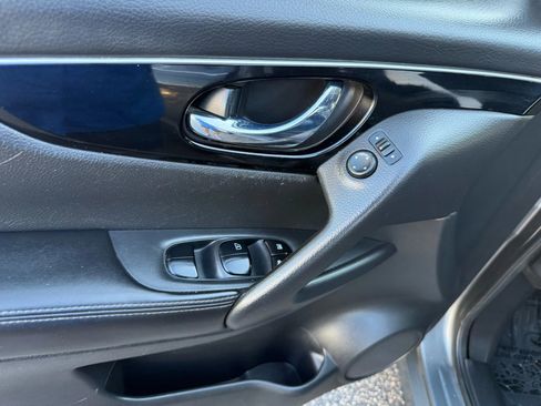 Used 2018 Nissan Rogue Sport SL image 9