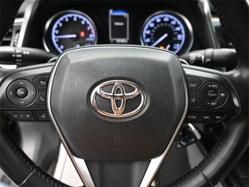 Used 2018 Toyota Camry SE image 14