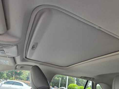 Used 2021 Toyota RAV4 XLE Premium FWD image 5