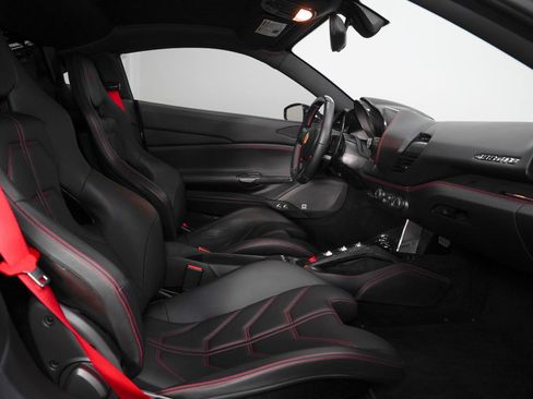 Used 2017 Ferrari 488 GTB RWD image 27