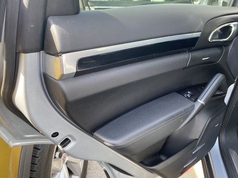 Used 2016 Porsche Cayenne image 16