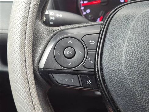 Used 2020 Toyota RAV4 LE FWD image 4