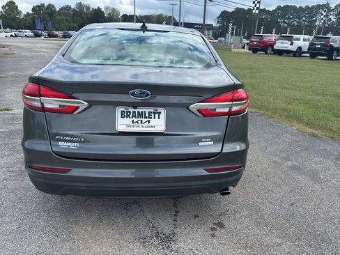 Used 2019 Ford Fusion SE image 3