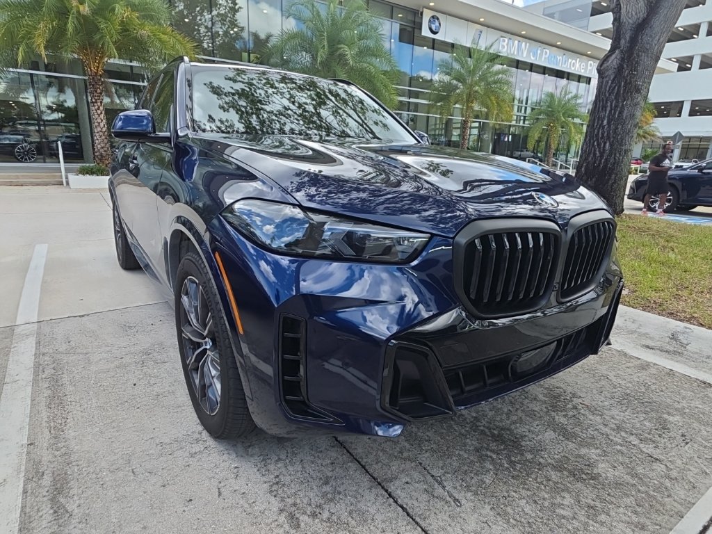 Used 2026 BMW X5 xDrive40i w/ M Sport Package AWD/4WD image 3