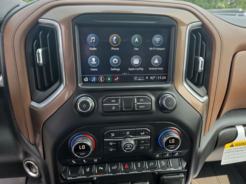 Used 2021 Chevrolet Silverado 2500 High Country w/ Technology Package AWD/4WD image 6