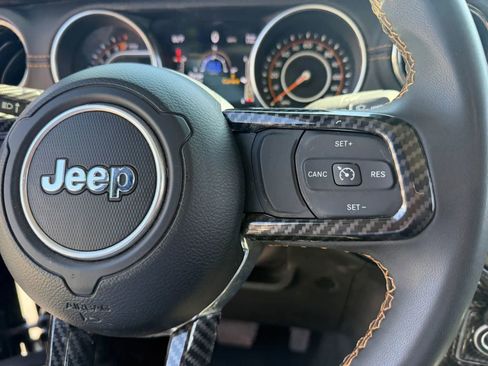 Used 2023 Jeep Gladiator Overland AWD/4WD image 14