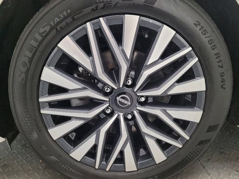 Used 2025 Nissan Altima 2.5 SV FWD image 31
