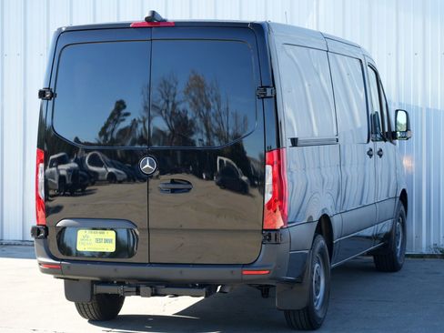 Used 2024 Mercedes-Benz Sprinter 2500 image 40
